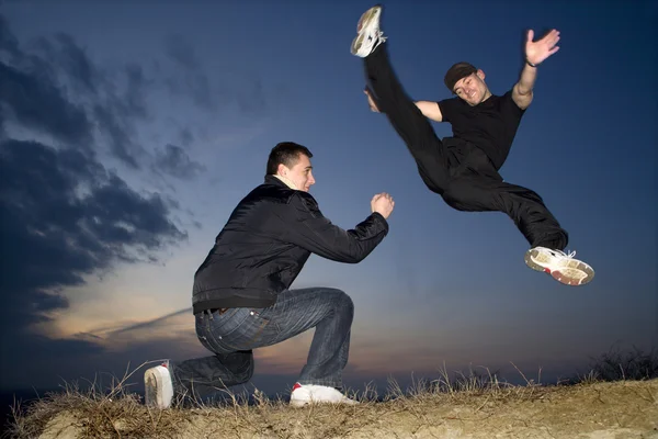 Karate träning i solnedgången — Stockfoto