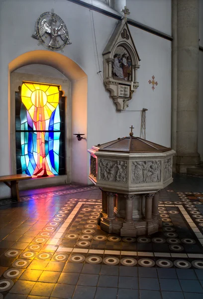 Babtisteriom kirkossa Wienissä - st. Elizabeth kirkko — kuvapankkivalokuva