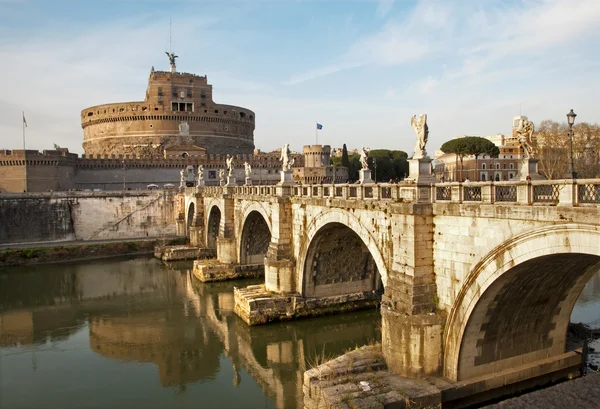 Rzym - anioły most i zamek w świetle wieczoru — Zdjęcie stockowe