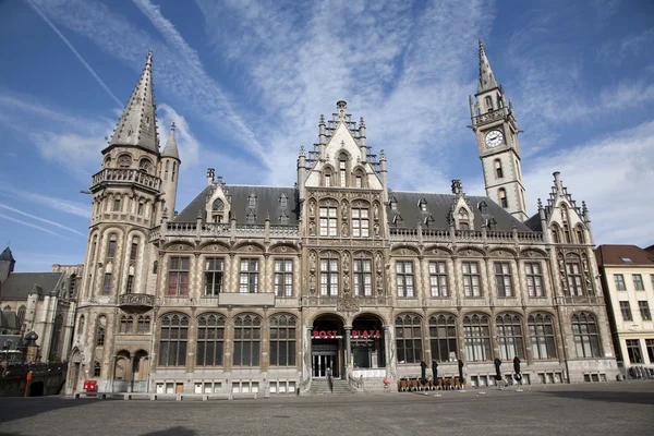 Gent -晨光下的邮政宫殿 — 图库照片