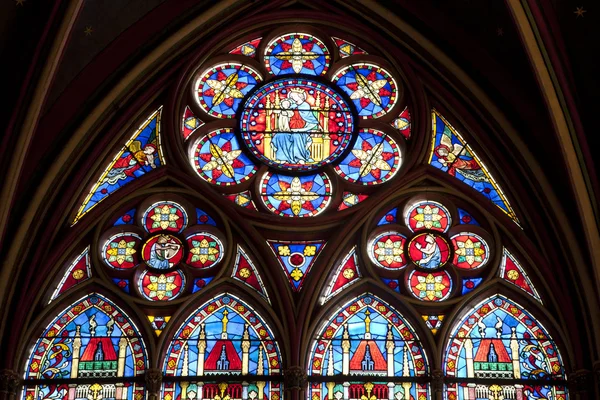 巴黎-窗玻璃形式巴黎圣母院大教堂 — 图库照片