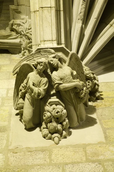 Barcelona - detail from old gothic house - angels — Stock Photo, Image