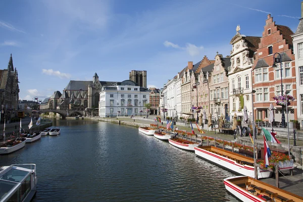 GENT - JUNE 23: Typical palaces from Korenlei street with the canal and Saint Michael church in morning light on June 23, 2012 in Gent, Belgium. — Stock Photo, Image