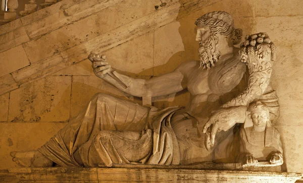 로마-Palazzo Senatorio에 대 한 일의 동상 — 스톡 사진