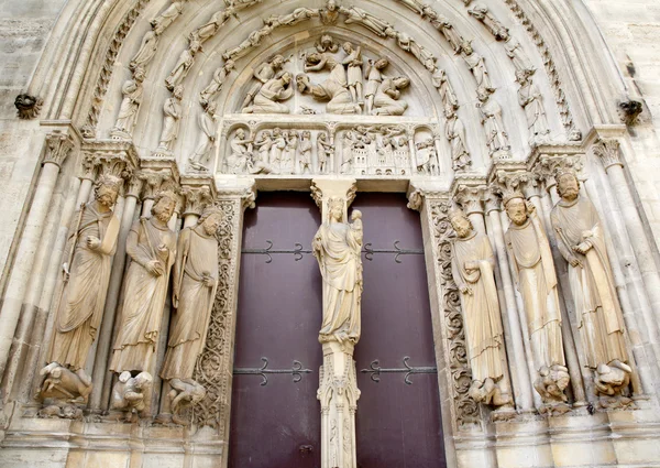 Paris - öster portal av saint denis första gotiska katedralen — Stockfoto