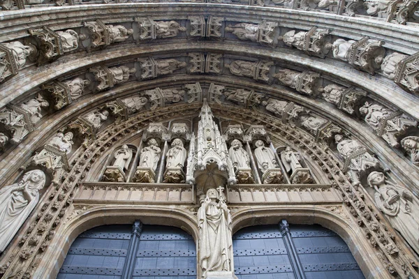Pisa - detalj från utfärda utegångsförbud för av katedralen - jesus läraren — Stockfoto