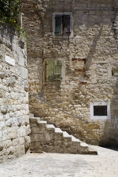 Split - eski sokak ve ev detay — Stok fotoğraf