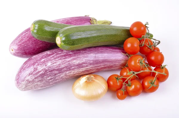 Auberginen und Zucchini-Kirschtomaten — Stockfoto