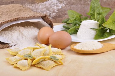 ricotta ve ıspanak ile mantı