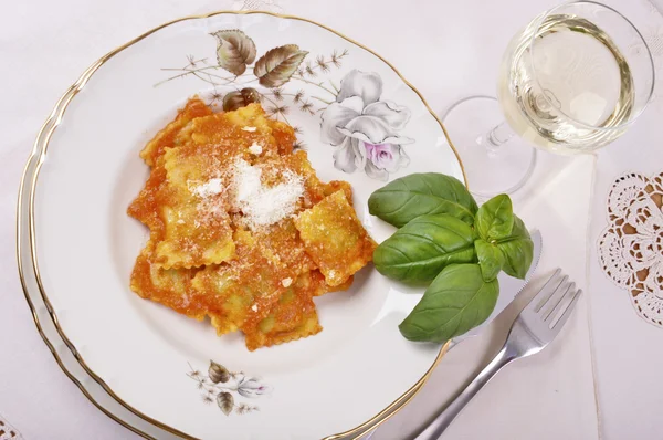 Ravioli with ricotta and spinach — Stock Photo, Image