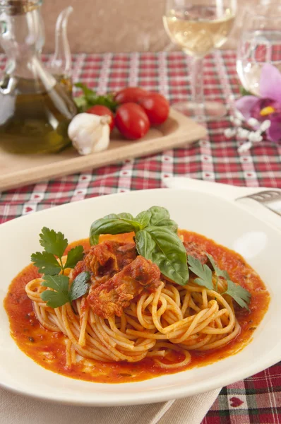 Spaghetti with tuna sauce — Stock Photo, Image