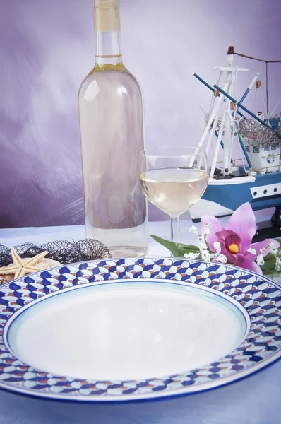 Tischset mit Teller dekoriert — Stockfoto