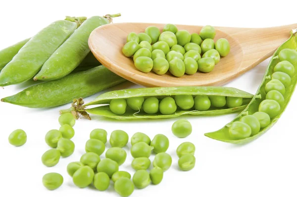 新鮮なエンドウ豆緑の葉と果実 — ストック写真