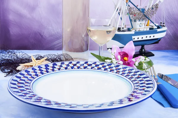 Table set with plate decorated — Stock Photo, Image