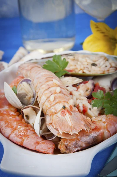 Ik zeeschuimer rijst met zeevruchten zeevruchten — Stockfoto