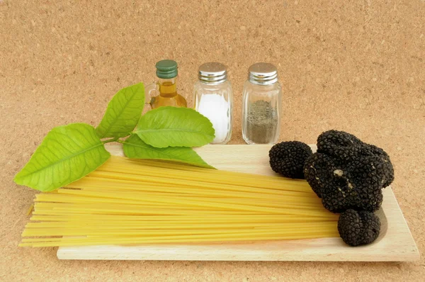 Tartufo e spaghetti — Stock Photo, Image