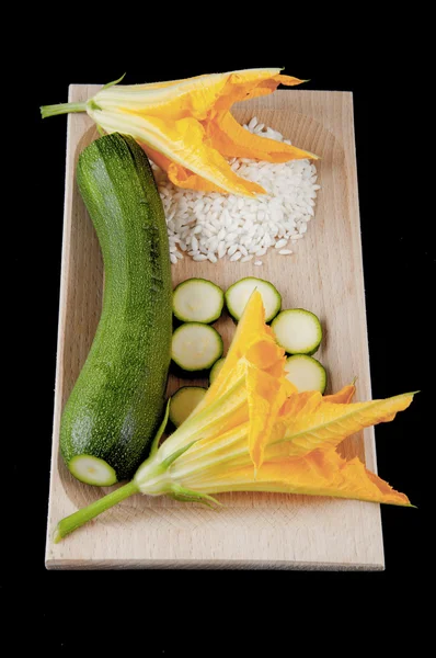Zucchine con fiori di zucca e riso — Foto Stock