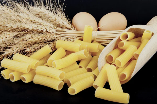 Pasta with various types of grain pile — Stock Photo, Image