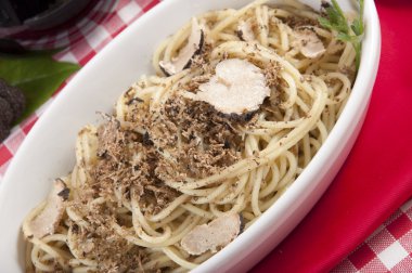 siyah truffles spagetti