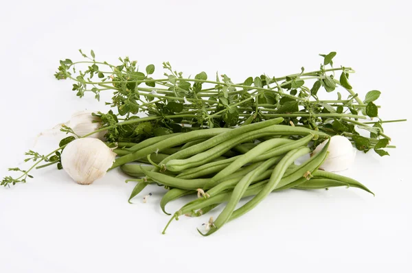 Зеленая фасоль с мятой и чесноком — стоковое фото