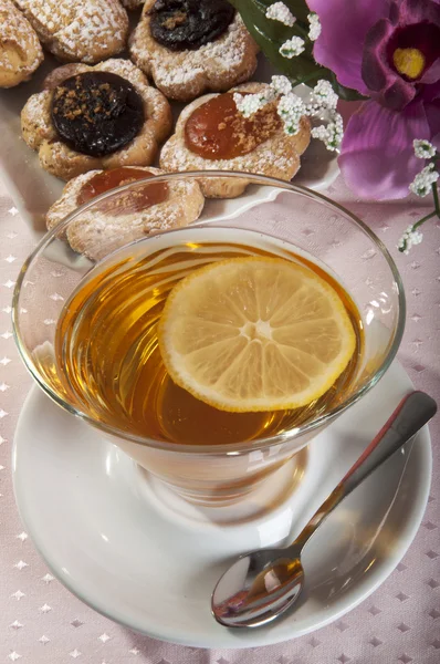 Tea, citromos croissant — Stock Fotó