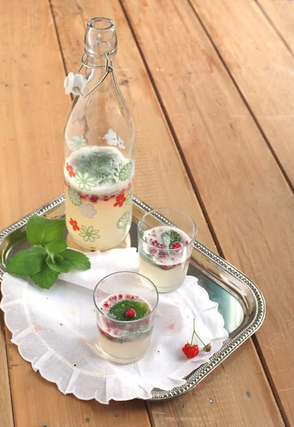 Verse zelfgemaakte raspberry limonade — Stockfoto
