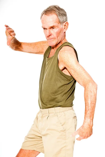 운동 좋은 찾고 수석 남자 캐주얼 여름 흰 벽에는 옷을 입고. 그의 근육 운동. 행복 하 고, 재미 있고 독특한 있습니다. 격리. 스튜디오 촬영. — 스톡 사진