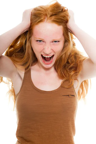 漂亮的女孩与红色的长头发穿褐色衬衫。愤怒的看。时装工作室射上孤立的白色背景. — 图库照片