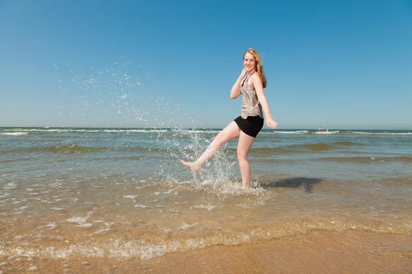 Happy pretty girl with long red hair enjoying the refreshing beach on hot summers day. Clear blue sky. — Stock Photo, Image
