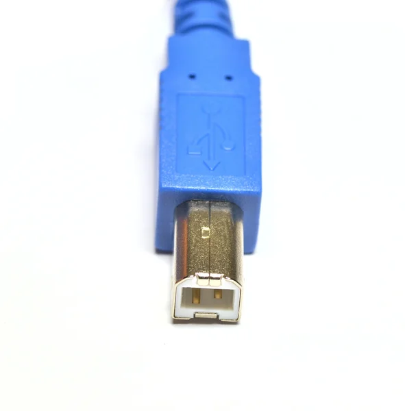 Câble USB isolé sur blanc — Photo