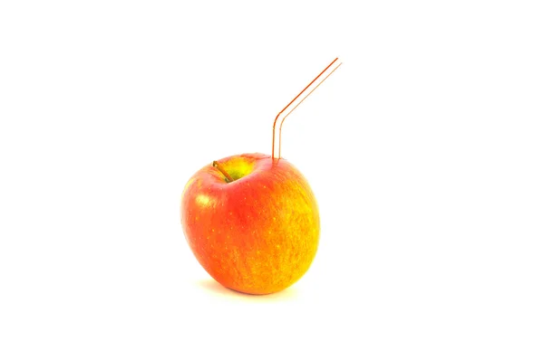 Σωλήνας μέσα γλυκό κόκκινο μήλο σε λευκό φόντο — Φωτογραφία Αρχείου