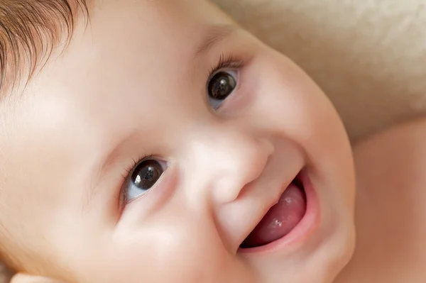 Счастливый ребенок — стоковое фото
