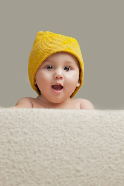 Niedliches Baby mit Mütze Stockbild