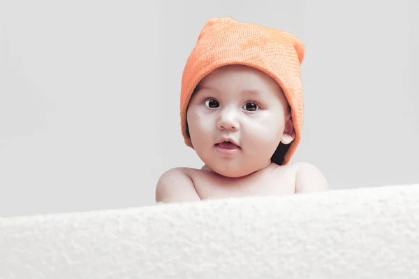 Schattige baby met een hoed muts — Stockfoto