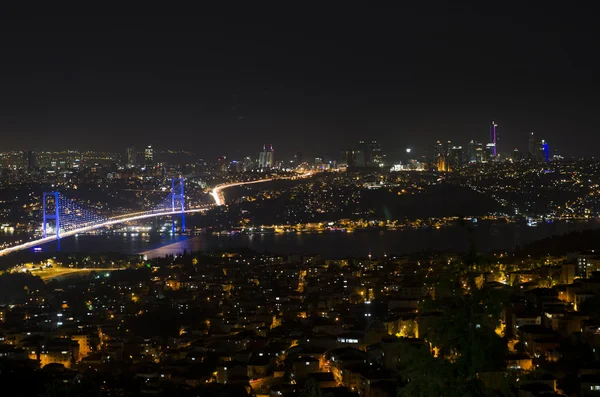 Nachtaufnahme der Bosporus-Brücke — Stockfoto