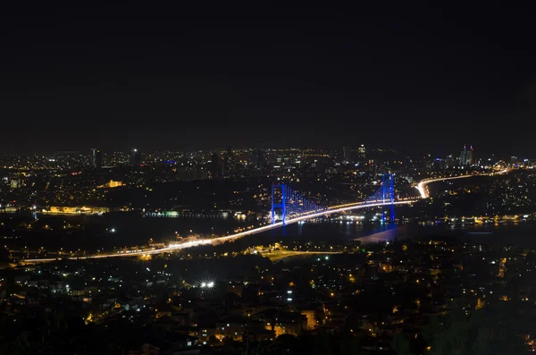 Ночной вид на Босфорский мост — стоковое фото
