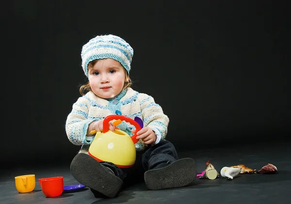 Младенец и игрушки — стоковое фото