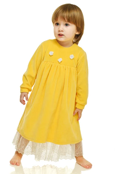 Menina em vestido amarelo — Fotografia de Stock