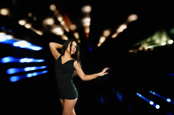 Gece kız dansçı — Stok fotoğraf