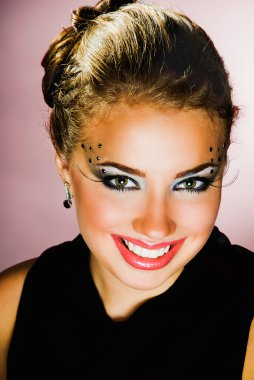 gülümseyen modeli