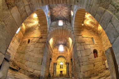 visigothic kilise santa comba, bande