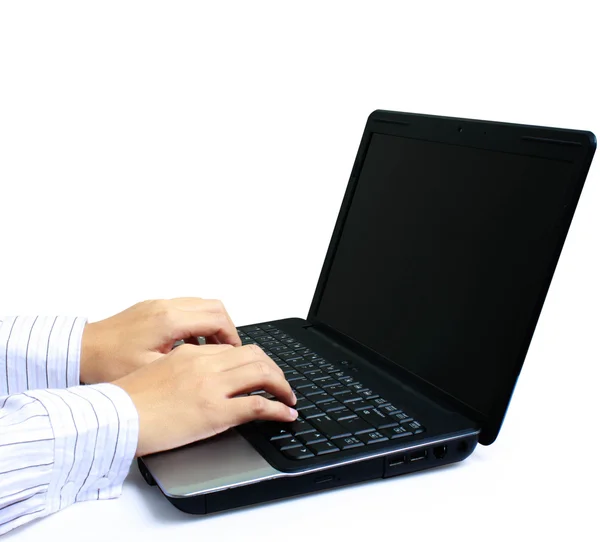 Mãos em um laptop — Fotografia de Stock