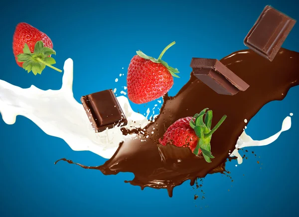 Choklad och jordgubbar med mjölk — Stockfoto