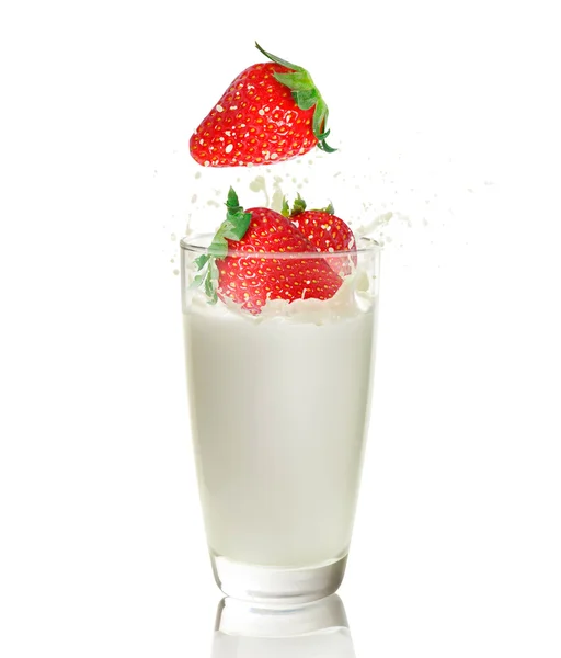 Strawberry ands milk — Stock Photo, Image