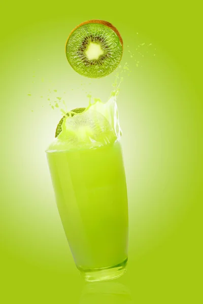Färsk kiwi juice — Stockfoto