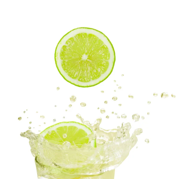 El jugo que cae del limón suculento — Foto de Stock