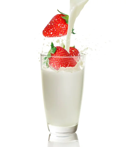 Strawberry ands milk — Stock Photo, Image