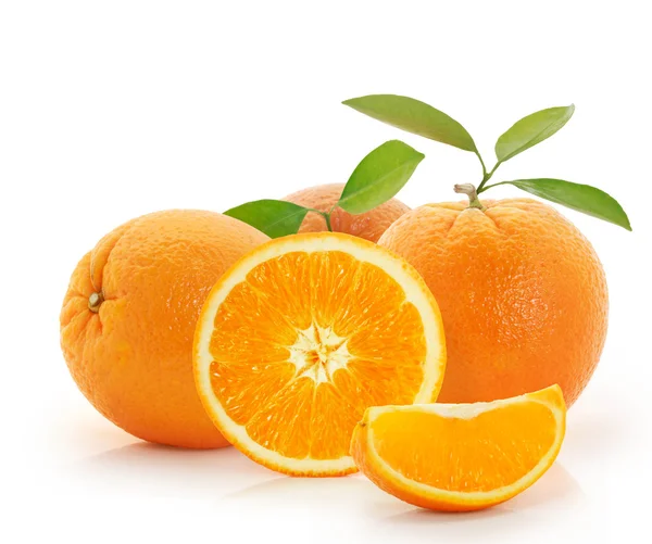 Orange på vit bakgrund — Stockfoto