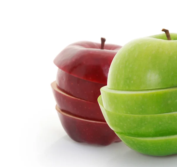Нарезанное яблоко из смешанных фруктов — стоковое фото