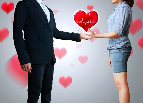 Women with a man with a heart — Stock Photo, Image